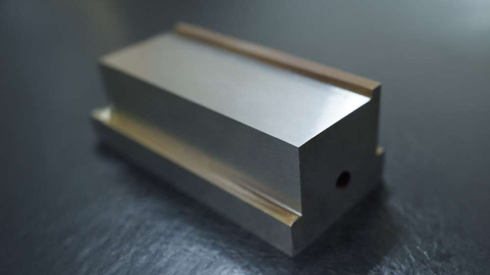 金型部品・精密検査治具